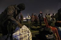 Save the Children denuncia que decenas de niños han dormido a la intemperie por el desalojo de la 'jungla'