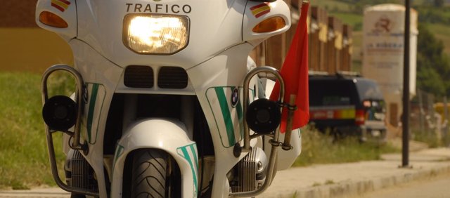 Moto de la Guardia Civil. Tráfico, control