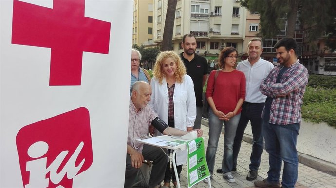 José Antonio Castro en las puertas del Hospital Civil. 