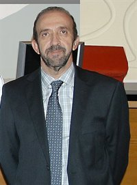 Experto defiende el uso de la triple terapia contra el VIH dado que los estudios con menos fármacos no son suficientes