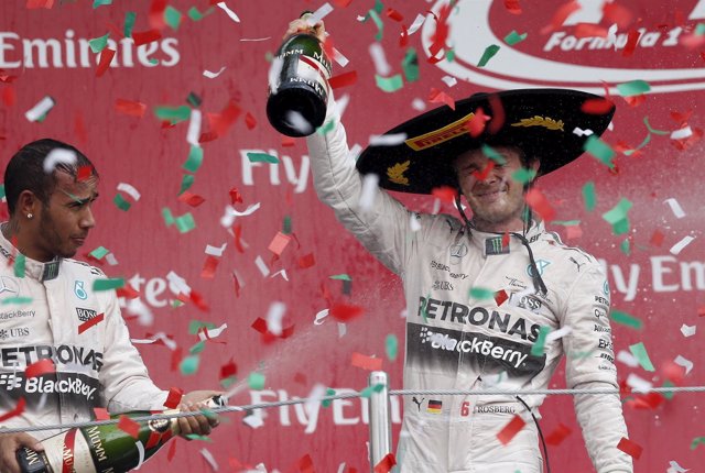 Rosberg se desquita en México y aprovecha el abandono de Vettel