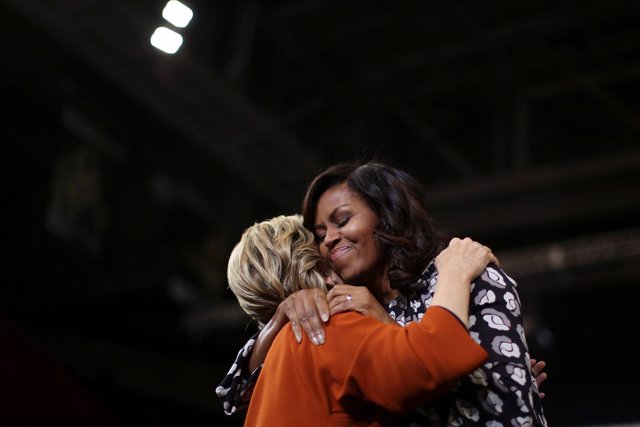 Hillary Clinton y Michelle Obama durante un acto de campaña