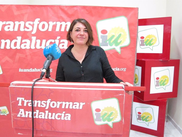 Elena Cortés en la sede de IU en Córdoba