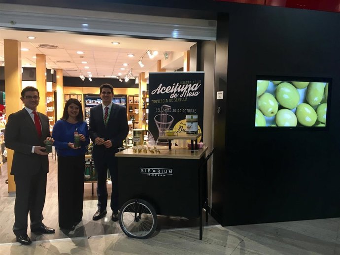 Promoción aceituna de mesa en el Aeropuerto de Sevilla