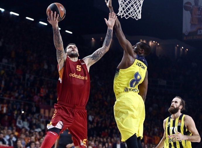 Ekpe Udoh, jugador estadounidense del Fenerbahçe