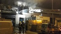 Extinguido el incendio en una nave industrial de Bollullos de la Mitación