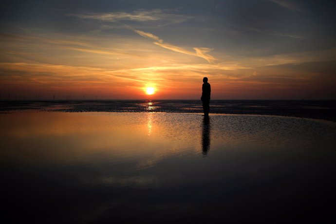 Atardecer en la playa/ Getty