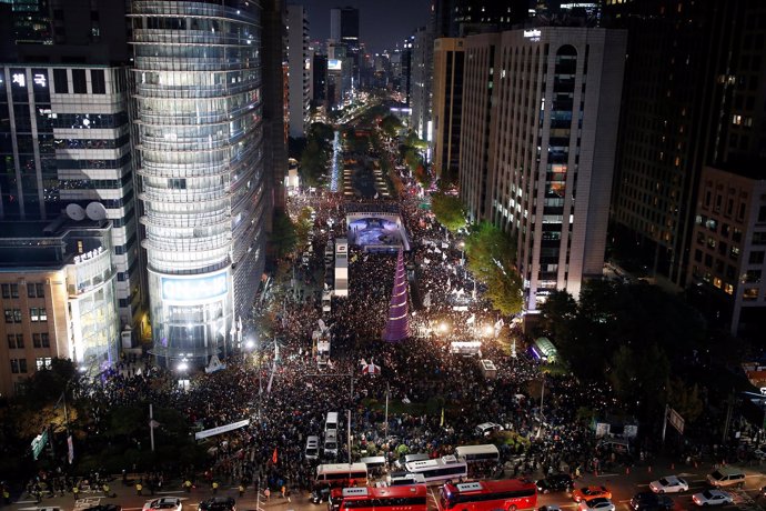 Manifestación contra Park en Seúl