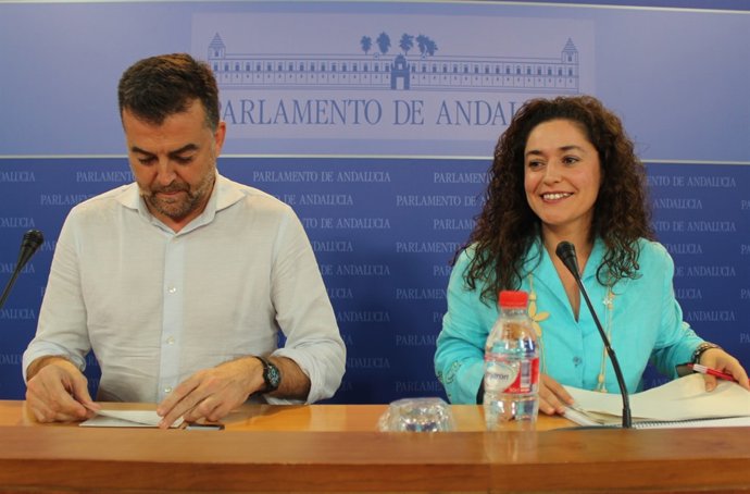 Antonio Maíllo e Inmaculada Nieto en rueda de prensa