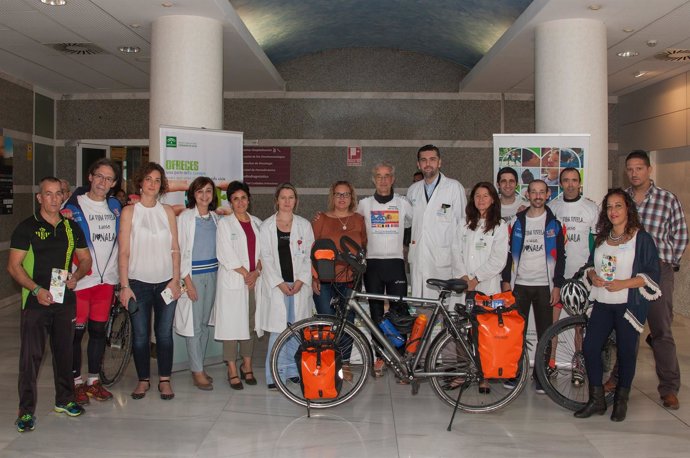 Visita de ciclista trasplantado bipulmonar a Hospital Virgen del Rocío