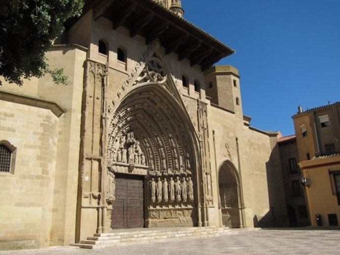 Fachada principal de la Catedral de Huesca. 