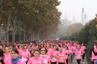Más de 9.000 participantes pintan de rosa Zaragoza en la Carrera de la Mujer