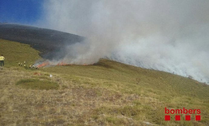 Incendio en La Guingueta d'Àneu (Lleida)