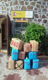 Guardia Civil recupera cerca de Ceuta once fardos a la deriva con 365 kilos de hachís