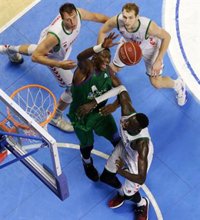Fogg y Smith ajustician a un Baskonia gris