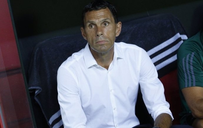 Gustavo Poyet, entrenador del Real Betis