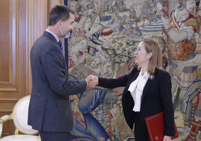 Ana Pastor se reúne con el Rey Felipe VI para comunicar la investidura de Rajoy
