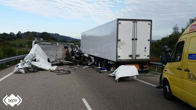 Accidente tráfico en Grado.