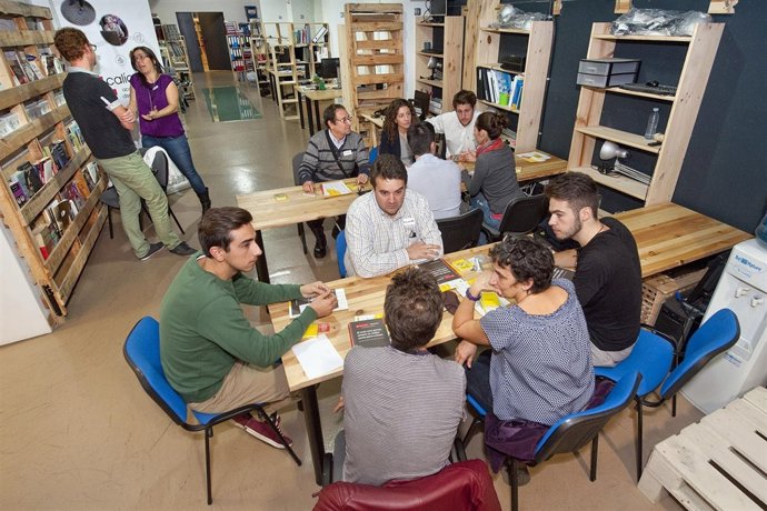 Diseñadores navarros crean diseños accesibles junto a personas con discapacidad.