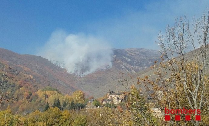 Incendio en la Guingueta d'Àneu (Lleida) 