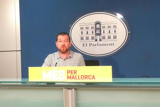 David Abril, de MÉS, en rueda de prensa