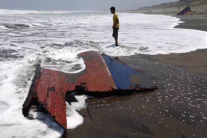 Naufragio de un barco de inmigrantes en Indonesia