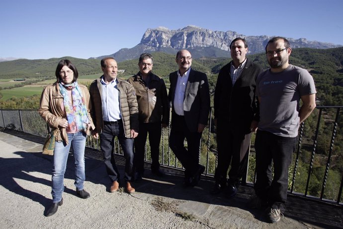 Lambán en su visita a El Pueyo de Araguás (Huesca)