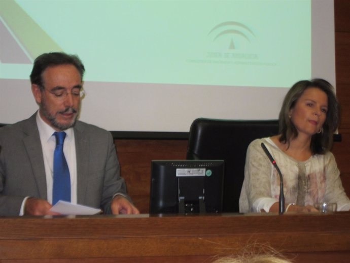 Felipe López y Ana Cobo en la presentación de presupuesto 2017