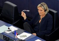 El Parlamento Europeo reclama 339.000 euros a Le Pen por desviar fondos al partido