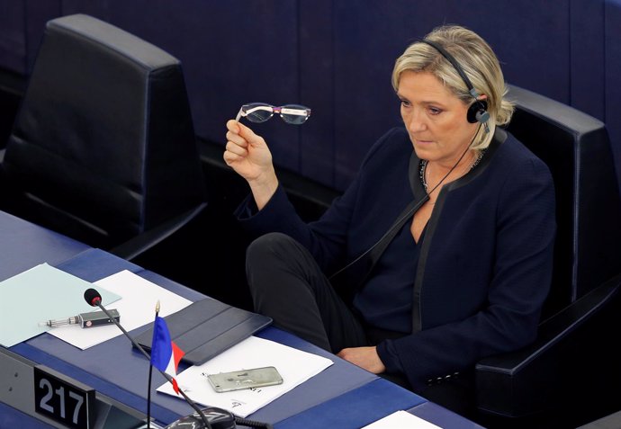 La líder del Frente Nacional, Marine Le Pen, en la Eurocámara