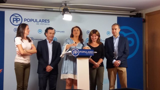 Carmen Crespo junto a los parlamentarios andaluces por el PP