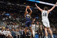 Los Spurs pierden su primer partido e Ibaka remata a los Sixers