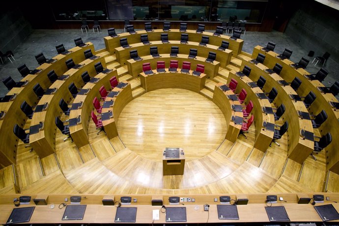 Salón de plenos del Parlamento de Navarra.