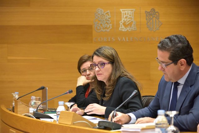 Oltra en la Comisión de las Corts para explicar presupuestos de su Conselleria