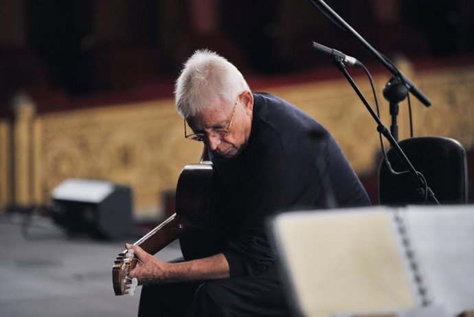 El cantautor Raimon.                     