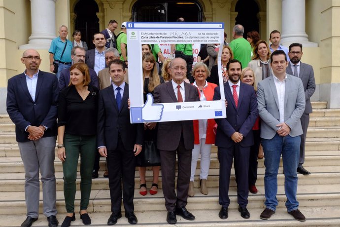 El alcalde de málaga y la corporación apoyan zona libre paraísos ficales oxfam 