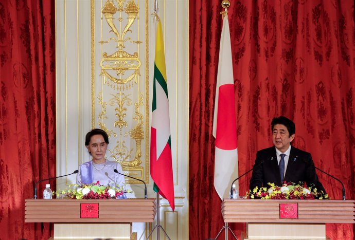 Shinzo Abe y Aung San Suu Kyi 