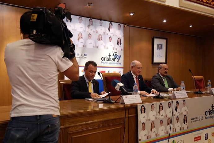 El secretario general de Cáritas Europa, Jorge Nuño, en el CEU