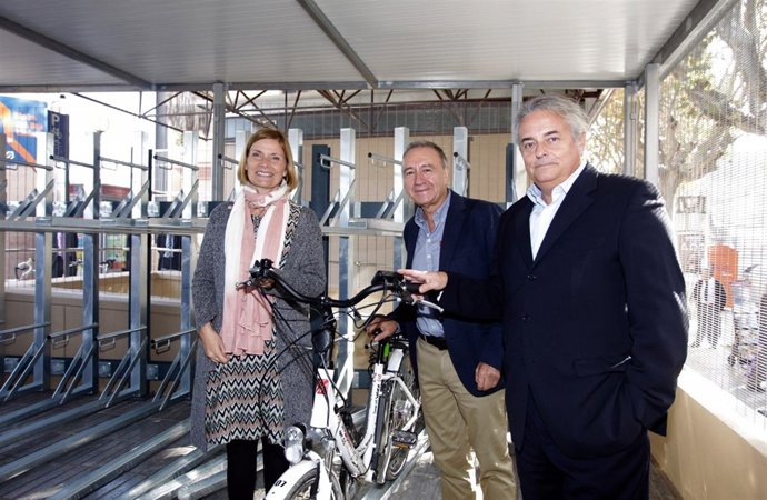 Lluïsa Moret, Antoni Poveda y Enric Ticó