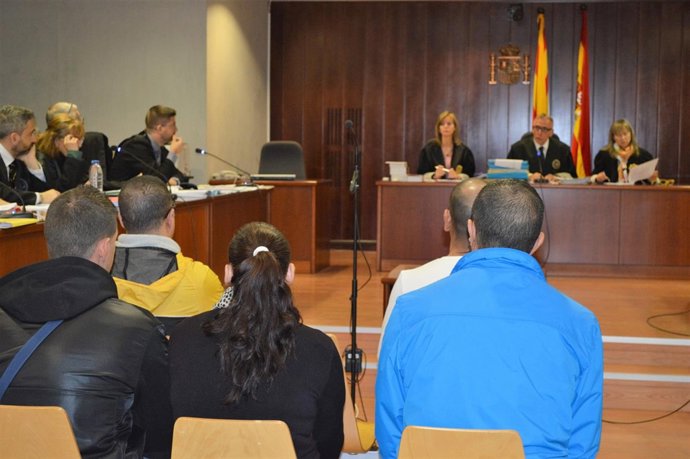 Juicio por amordazar y atracar al dueño de una tienda de marihuana en Tàrrega