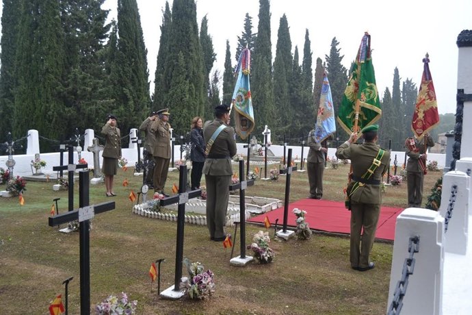 El Ejército de Tierra homenajea a los caídos por España en Cementerio de Torrero