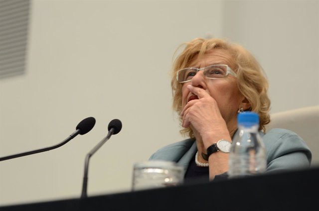 La alcaldesa de Madrid, Manuela Carmena, durante un pleno en el Ayuntamiento
