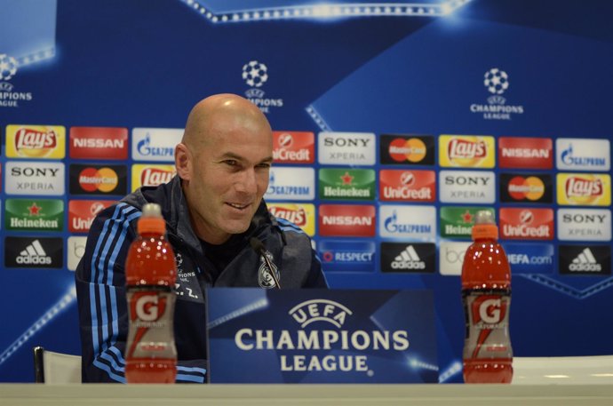 Zinedine Zidane en la rueda de prensa prechampions         