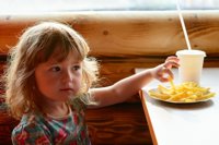 Los niños consumen demasiada sal, ¿cuáles son los riesgos?