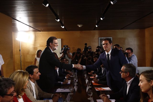 Mariano Rajoy y Albert Rivera llegan a un acuerdo para la investidura