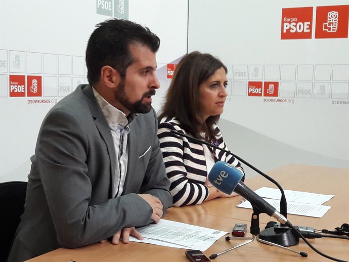 Tudanca junto a la secretaria provincial, Esther Peña