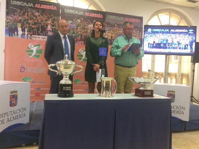 El 'Triplete' del Club Voleibol Unicaja recorrerá la provincia.