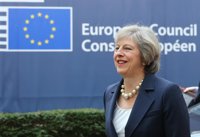Juncker y May hablarán tras el fallo que obliga a Londres a someter al Parlamento la activación del Brexit