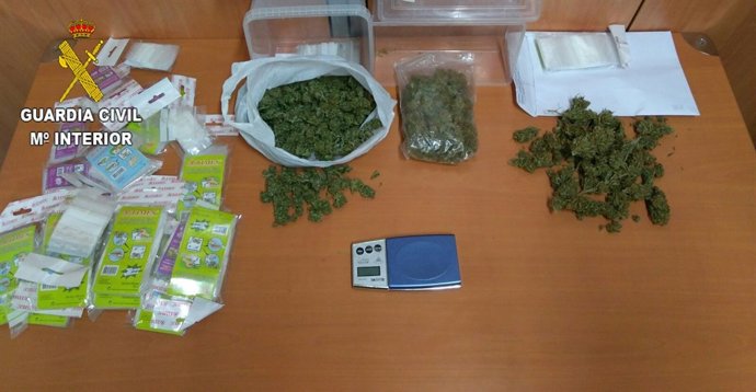 Droga intervenida en un kiosko de chucherías en L'Olleria