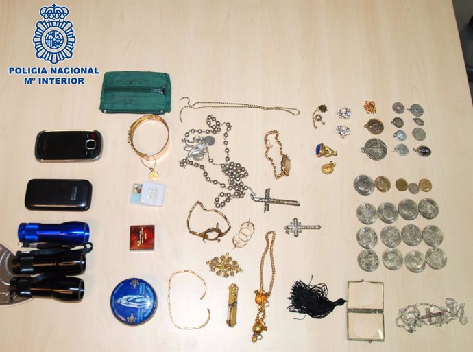 Material intervenido a cuatro detenidos por robos en Santiago.